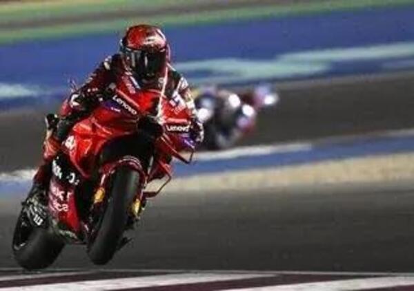 Il &ldquo;rosso&rdquo;, il &ldquo;verde&rdquo; e il regolamento della MotoGP: Pecco Bagnaia non &egrave; stato graziato, ma s&rsquo;&egrave; punito da solo