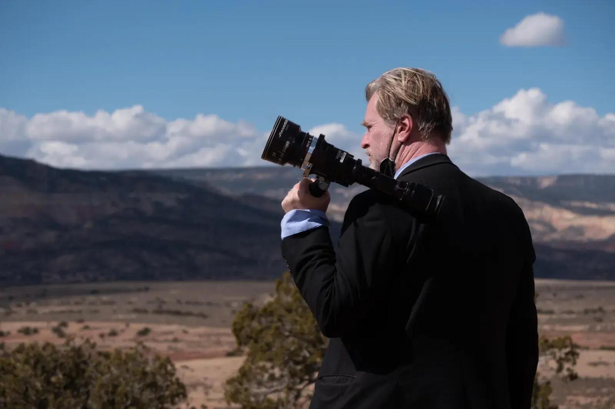 Christopher Nolan sul set di Oppenheimer