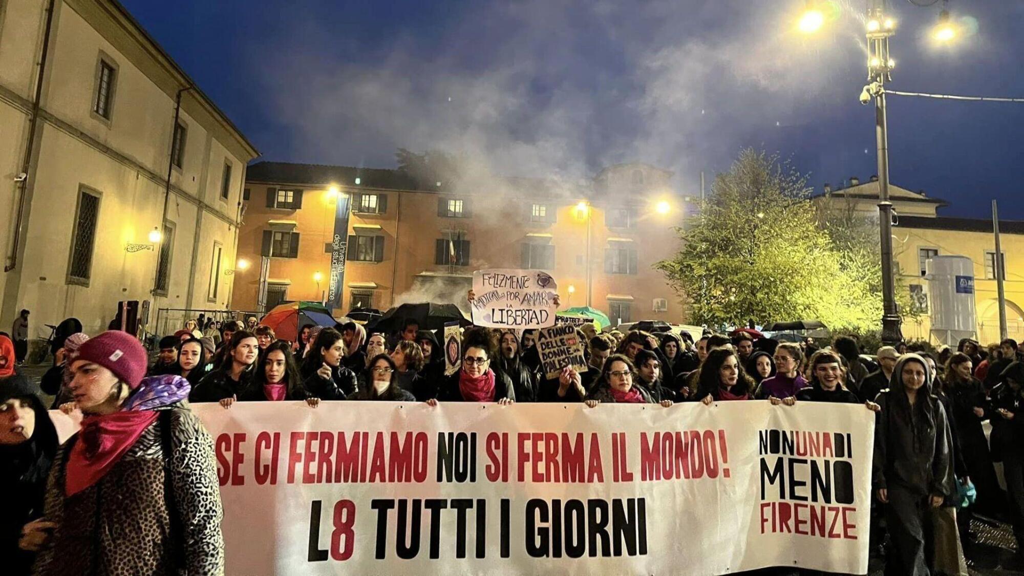 Il corteo per l&rsquo;8 marzo di Firenze, organizzato da &ldquo;Non una di meno&rdquo;