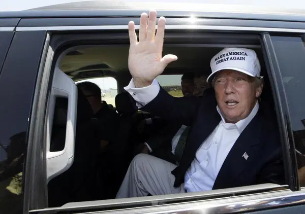 Trump rottamer&agrave; le auto elettriche? &ldquo;Gli obblighi? Roba da stupidi&rdquo;. E su Tesla e Musk&hellip;