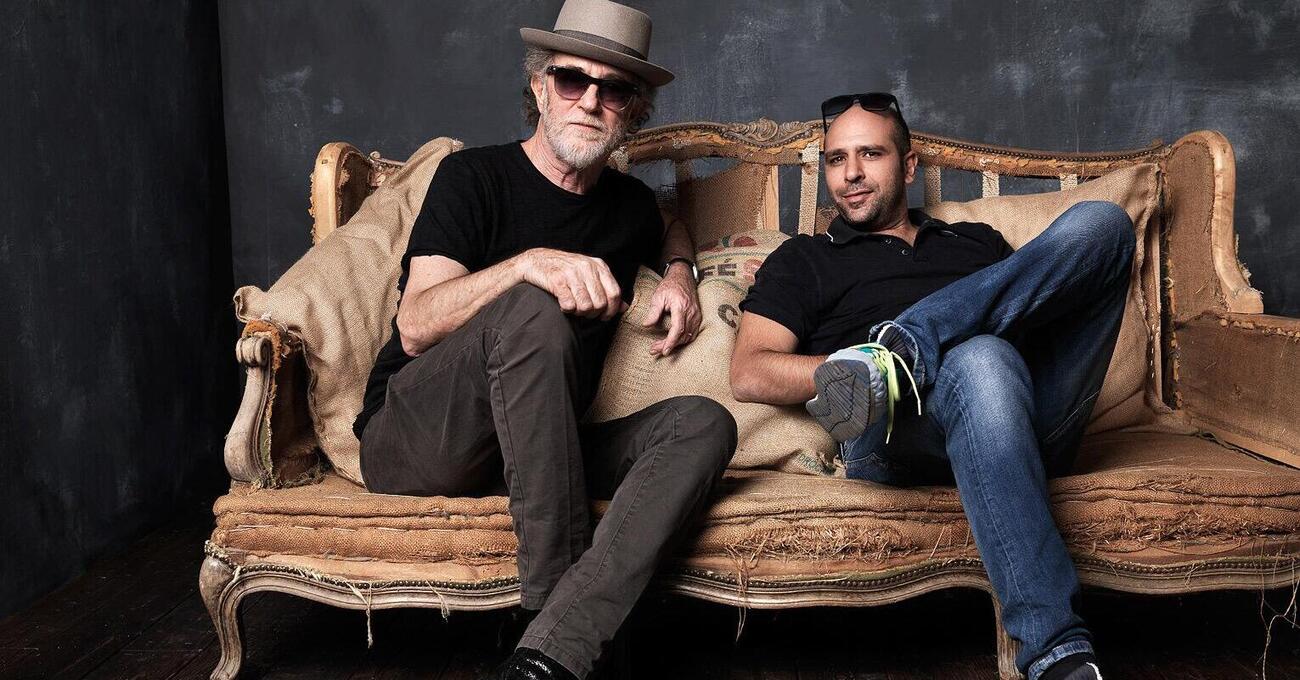 Con &quot;Pastiche&quot; Checco Zalone ci frega ancora, mentre Francesco De Gregori scoreggia in ascensore