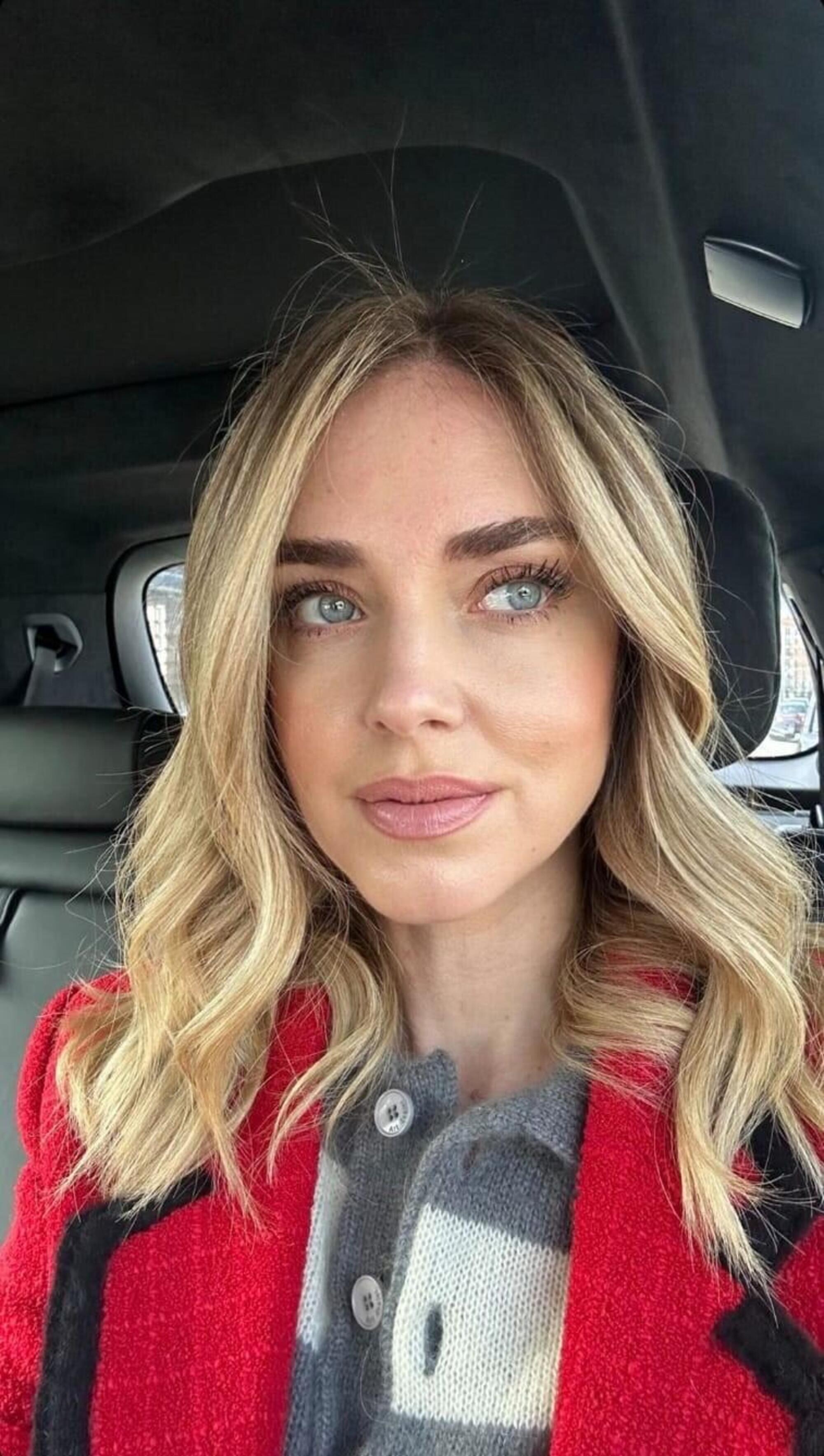 La storia di Chiara Ferragni senza cintura di sicurezza allacciata