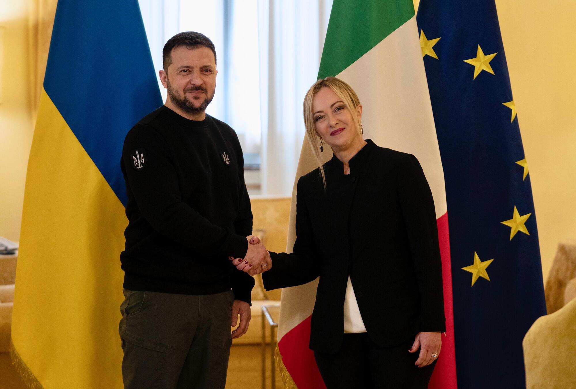 Giorgia Meloni e il presidente ucraino Volodymyr Zelensky nel loro recente incontro a Kiev 