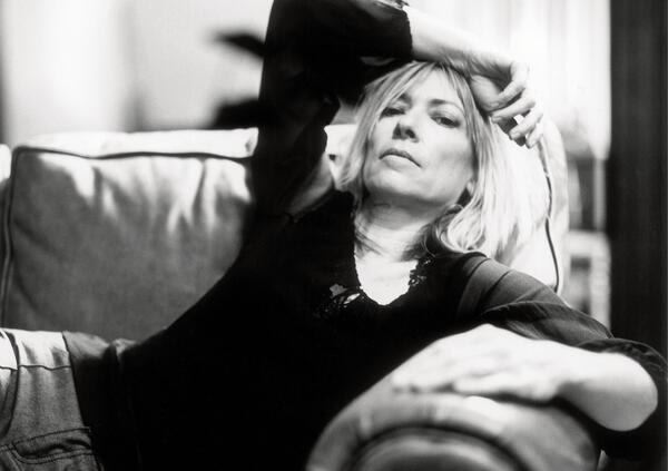 Ehi, giovani, a 71 anni Kim Gordon (Sonic Youth) vi porta ancora a scuola (anche di trap) con &ldquo;The collective&rdquo;