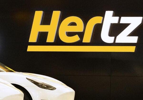 Auto elettriche, saltano le prime teste di chi ci ha scommesso: a casa il manager del colosso del noleggio Hertz dopo &ldquo;l&rsquo;orrore&rdquo;