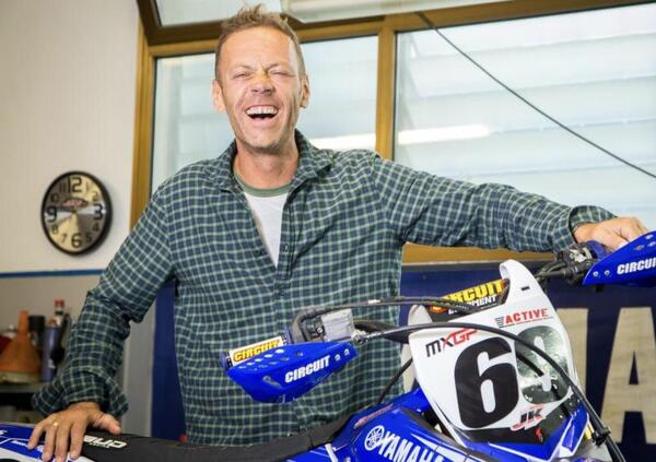 Ma &egrave; motocross o Supersex? Dal box del Team JK Racing alla brace con Rocco Siffredi