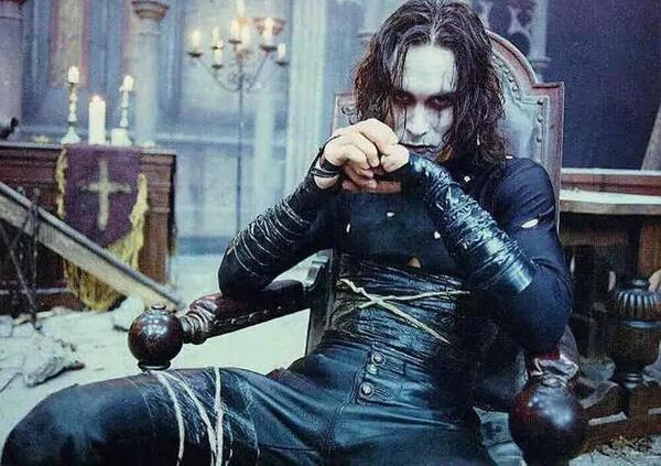 Nel remake de Il corvo poteva esserci Brandon Lee (con l&#039;IA), altro che Bill Skarsgard