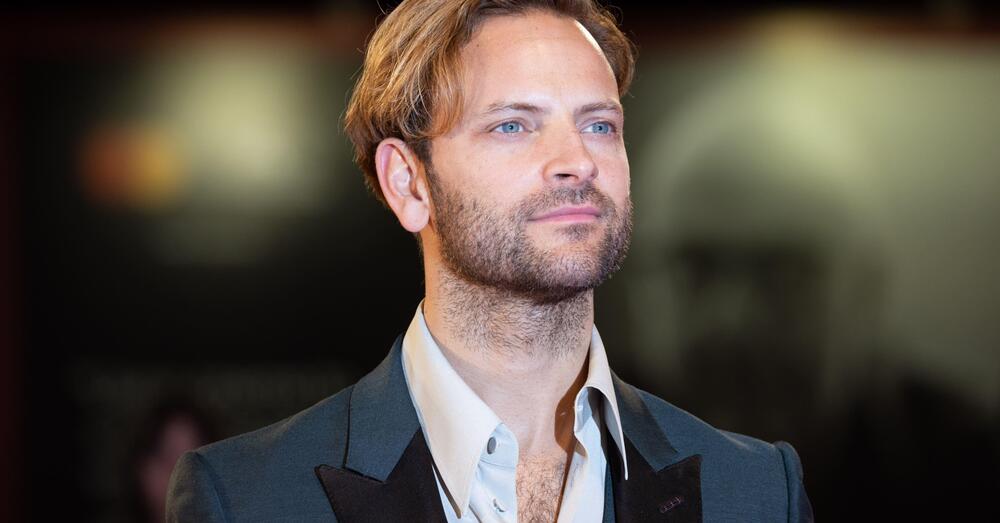 Ok il caz*o, ma in Supersex &ldquo;Alessandro Borghi si &egrave; divorato la leggenda di Rocco Siffredi&rdquo;? L&rsquo;attacco di Panorama sulle pene della serie Netflix