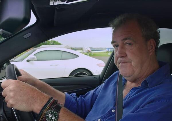 Jeremy Clarkson, il non essere Lewis Hamilton, gli assurdi limiti di velocit&agrave; in citt&agrave; e la storia del politico che li sosteneva e poi...