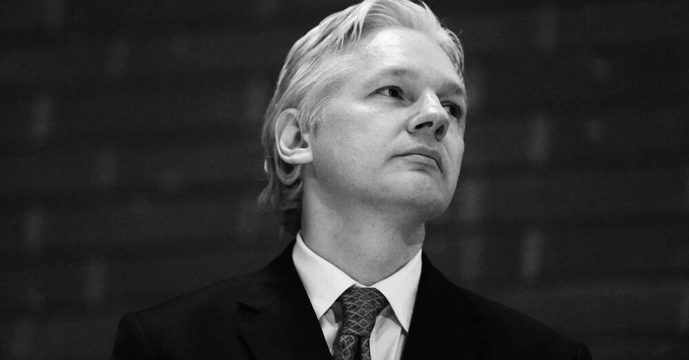 &Egrave; arrivata la sentenza su Julian Assange. Dal &ldquo;Collateral murder&rdquo; ai segreti del Pentagono: il caso WikiLeaks spiegato dalla massima esperta italiana 