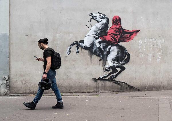 Ma davvero Banksy ha questa faccia? Ecco svelato (forse) il volto dello street artist 