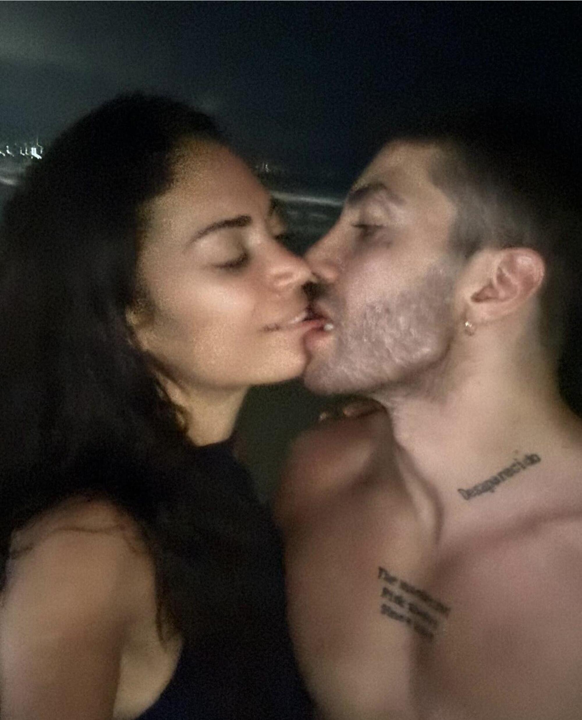 Gli scatti di Elodie e Iannone postati su Instagram 