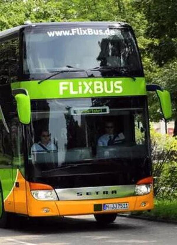 Flixbus, dopo l&rsquo;incidente mortale in Germania, ecco il nostro viaggio nell&#039;odissea: tra guasti, cancellazioni, mancati rimborsi