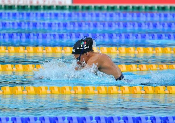 Come sono andati gli Assoluti 2024, la competizione italiana per strappare il pass olimpico nel nuoto