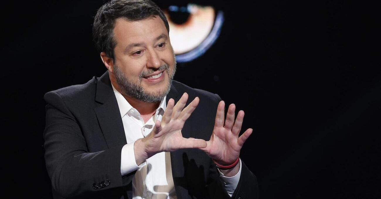 Cosa ci dice il linguaggio del corpo di Salvini a Belve? Quella timidezza con gestualit&agrave; ridotta denota che...