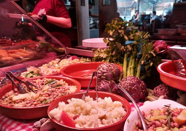 Siamo andati a mangiare carbonara e amatriciana alla Fraschetta di Fiumicino, dove il men&ugrave; a buffet costa meno di 10 euro. Ma ne vale la pena?