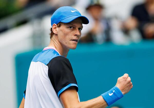 Ok, ma come gioca davvero Sinner? Tutto quello che c&#039;&egrave; da sapere sulla tecnica, il gioco e le superfici preferite del tennista italiano