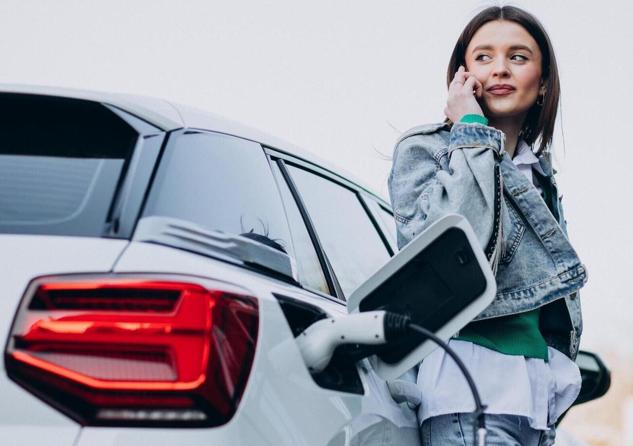 &Egrave; la fine delle auto elettriche? Ecco i segnali, da Tesla a Byd, passando per Apple e Hertz