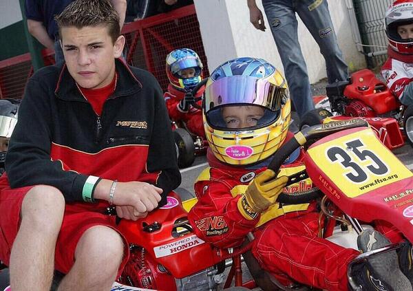 Suzuka a dieci anni dall&#039;incidente di Jules Bianchi: il casco di Leclerc, l&#039;omaggio e il desiderio di pap&agrave; Philippe Bianchi