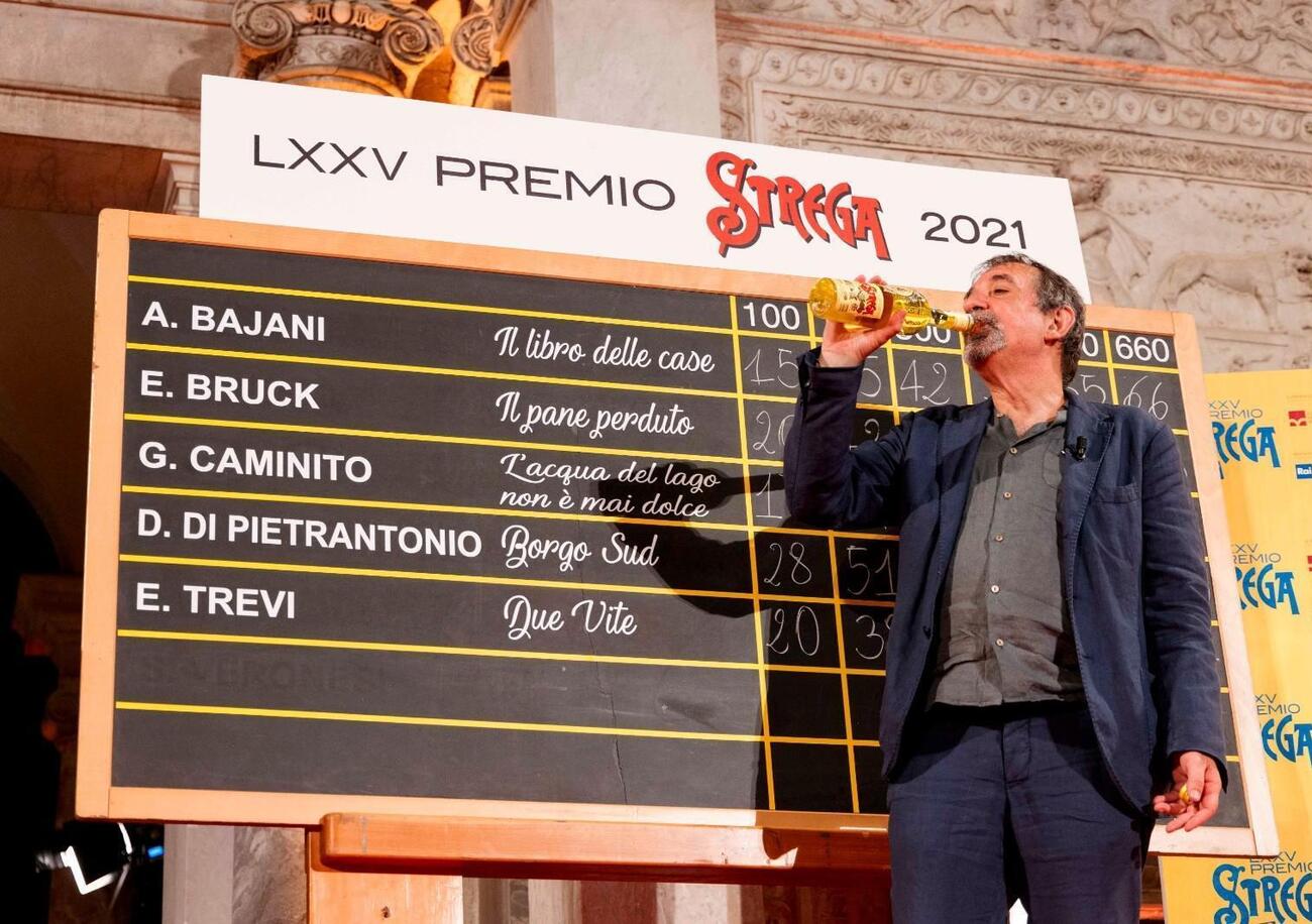 Chi ha mai bevuto lo Strega del famoso Premio? La nostra recensione del liquore senza averlo mai bevuto (come per i libri)