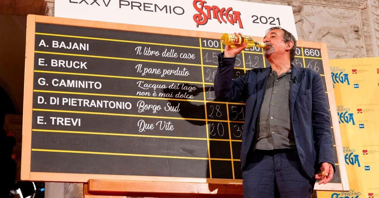 Chi ha mai bevuto lo Strega del famoso Premio? La nostra recensione del liquore senza averlo mai bevuto (come per i libri)