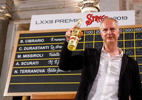 Chi ha mai bevuto lo Strega del famoso Premio? La nostra recensione del liquore senza averlo mai bevuto (come per i libri)