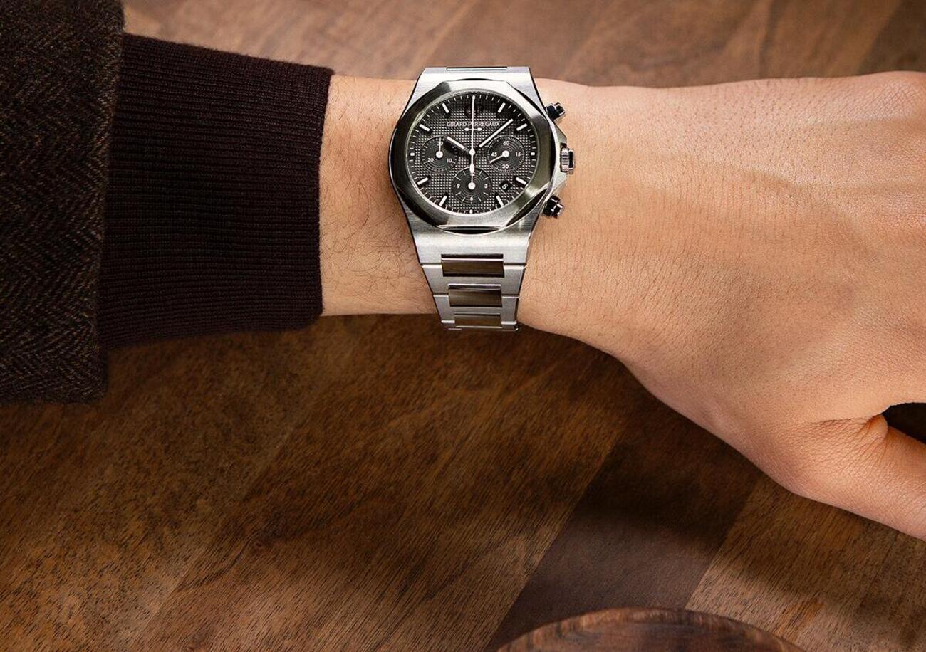 Girad-Perregaux Laureato: prezzo e dettagli dell&rsquo;orologio ispirato al film con Dustin Hoffman che si rinnova con il titanio