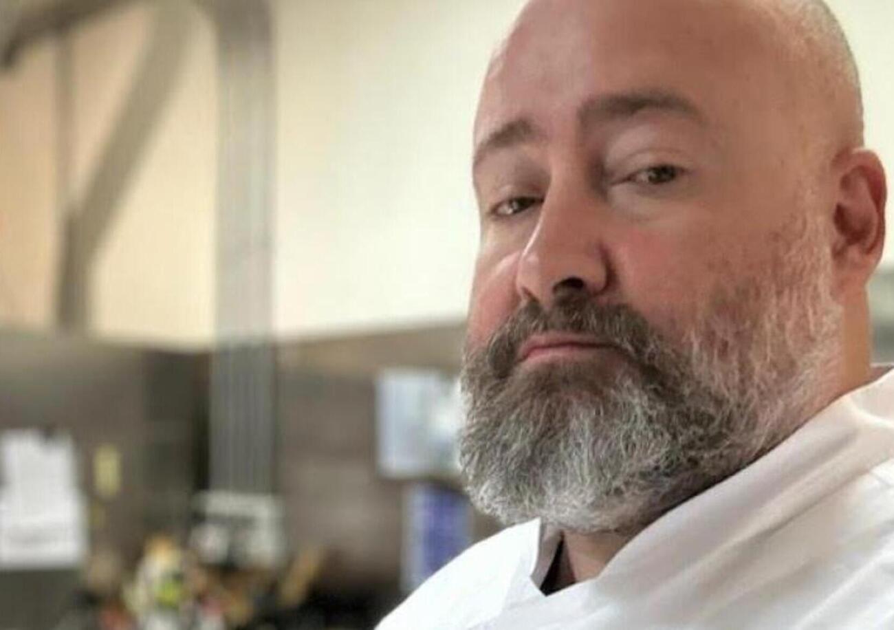 Aperitivi, colazioni e cibi low cost? &ldquo;O &egrave; mer*a, o c&rsquo;&egrave; nero&rdquo;: lo chef Guido Mori non lascia speranze a chi vuole mangiare fuori senza spendere troppo. Ma&hellip;