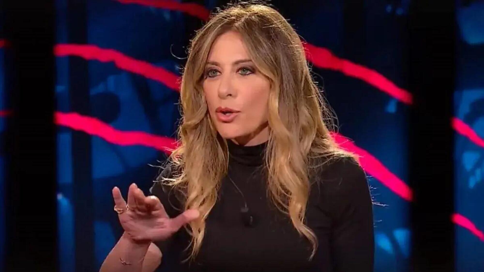 Francesca Fagnani e la sua tipica gestualit&agrave;