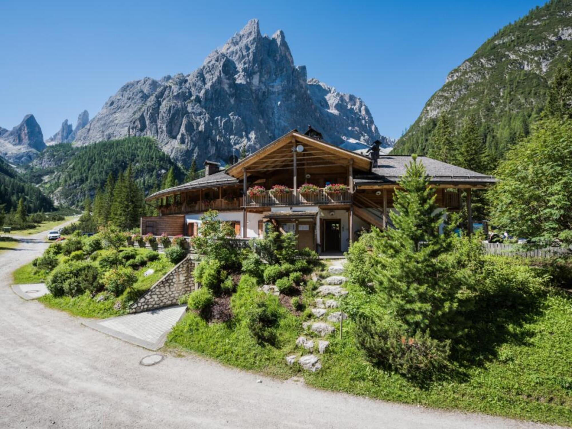 Un rifugio a fondovalle dove Hanspeter Sinner ha lavorato come cuoco