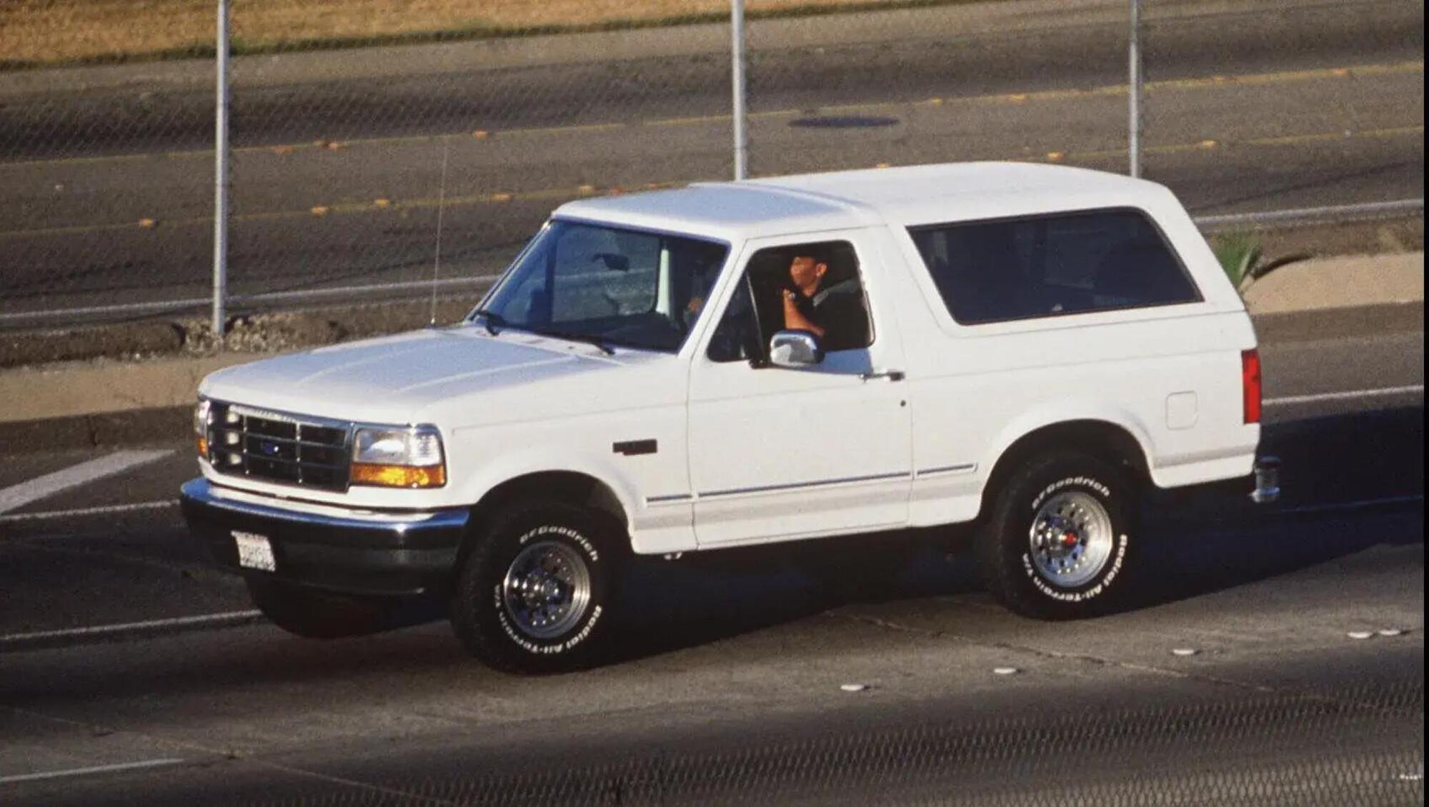 O.J. Simpson al volante della sua Ford Bronco bianca