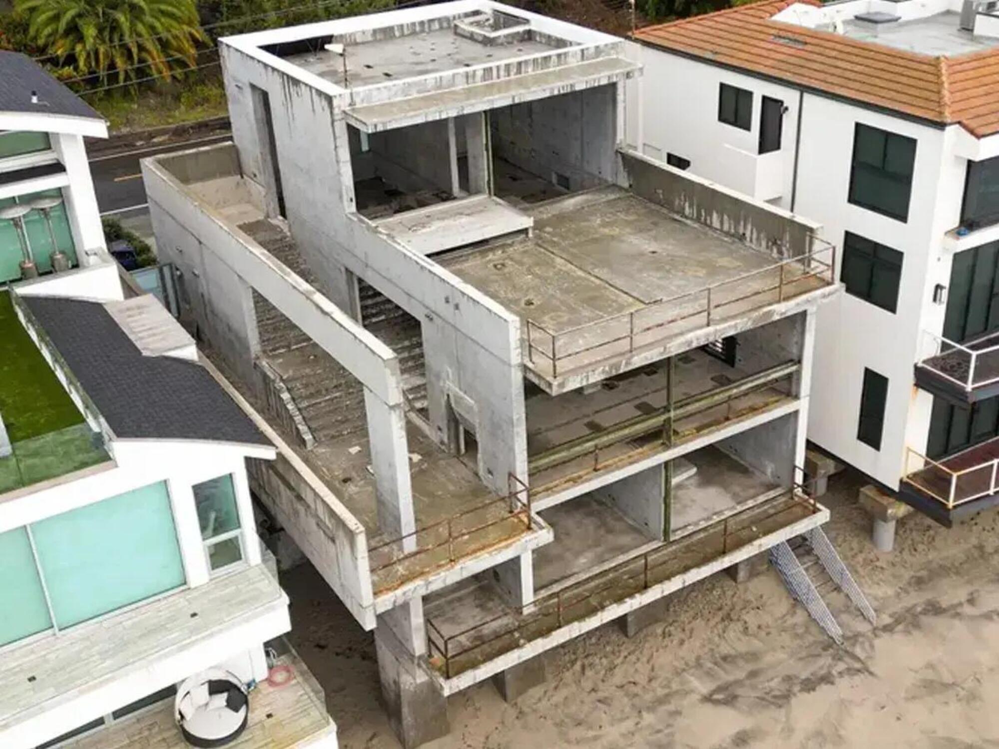 Le condizioni in cui riversa la casa di Malibu di Kanye West