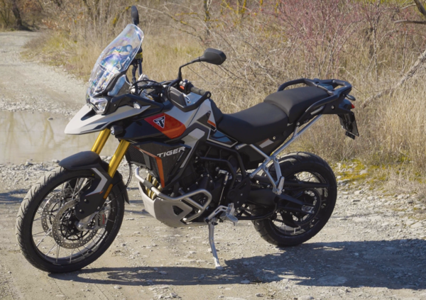 Triumph Tiger 900 Rally Pro 2024: ecco perch&eacute; &egrave; il meglio dei due mondi