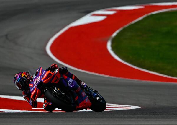 Jorge Mart&iacute;n, sceriffo di Austin, se la vede con Batman mentre gli italiani (tranne Luca Marini) ballano! Il venerd&igrave; texano della MotoGP in pillole