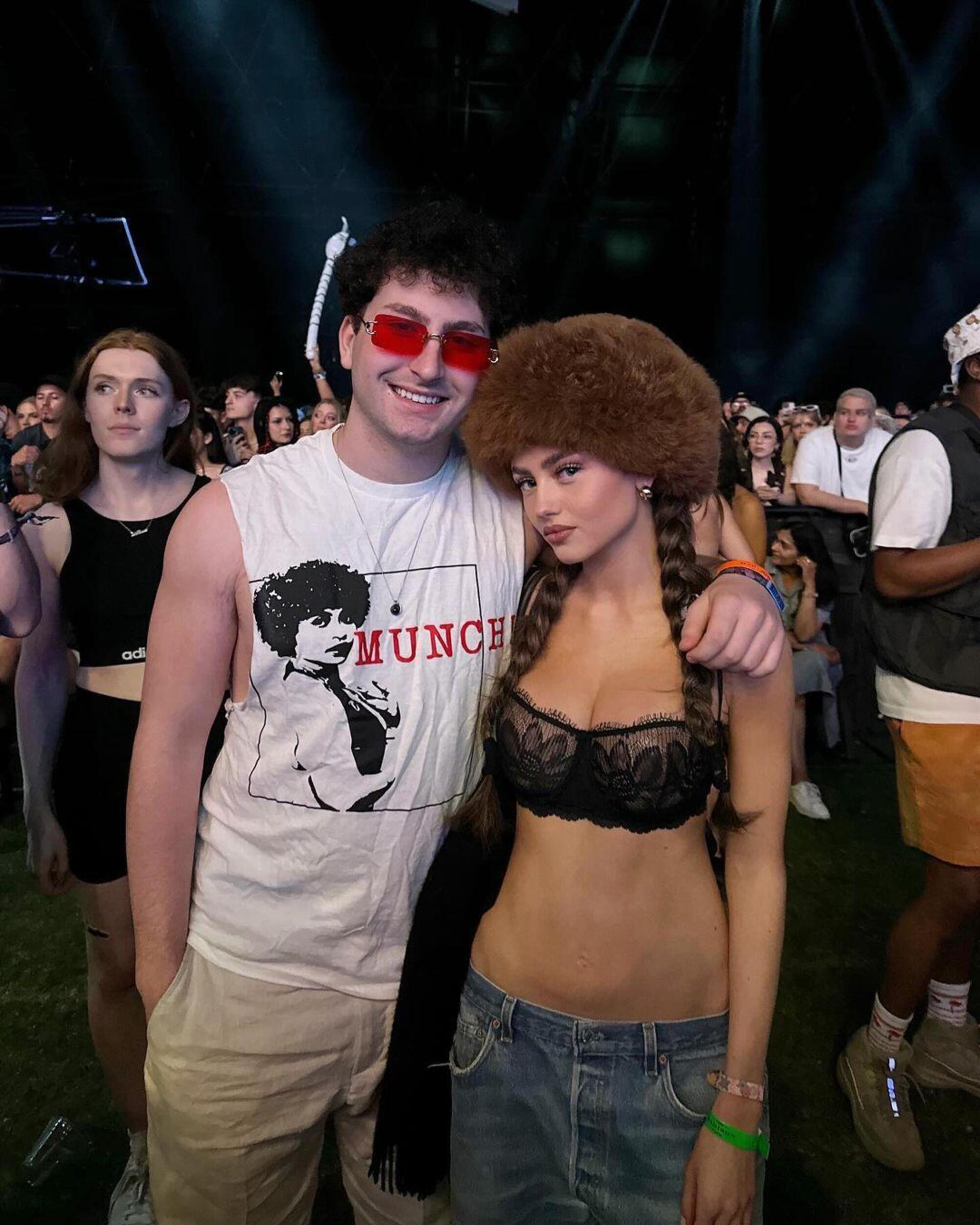 Leni Klum in reggiseno al Coachella in compagnia del fidanzato