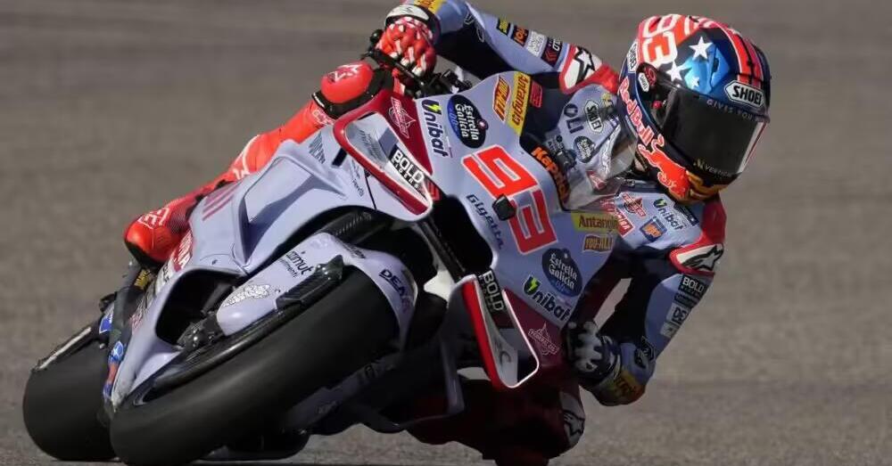 Impiccatissimo, ma davanti: per Marc Marquez la prima volta con Ducati davanti a Bezzecchi e Martin. Pecco settimo...