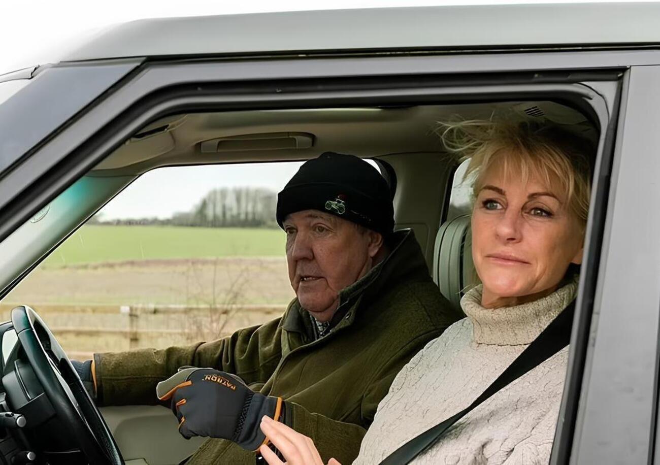 Jeremy Clarkson, minacce alla fidanzata Lisa Hogan. Ecco cosa &egrave; successo e cosa rischia