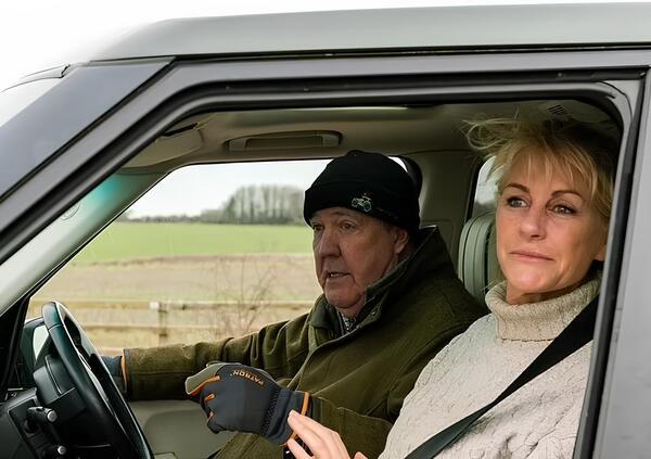 Jeremy Clarkson, minacce alla fidanzata Lisa Hogan. Ecco cosa &egrave; successo e cosa rischia