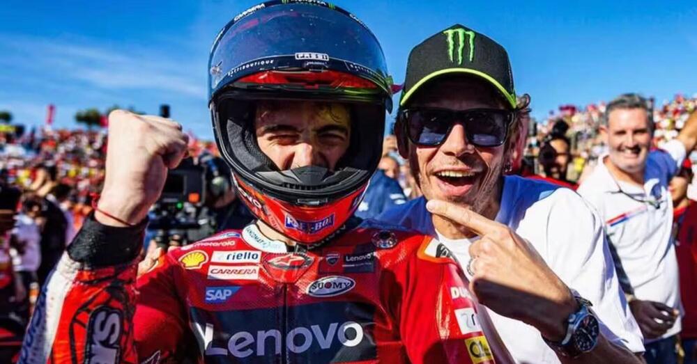 The golden boy: Pecco Bagnaia e quell&rsquo;ultimo casco di Valentino Rossi che sa tanto di eredit&agrave; al trono