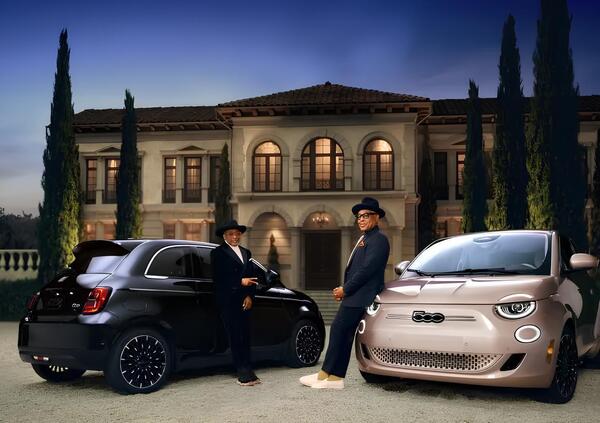 Per provare a vendere la Fiat 500 elettrica ingaggiano Spike Lee e Giancarlo Esposito per un video, ma...