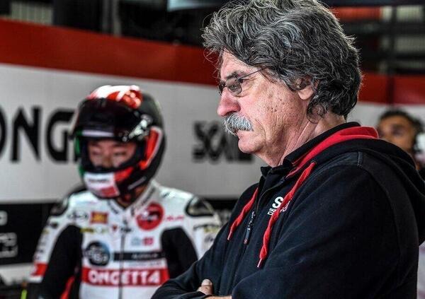 &ldquo;Eroico&rdquo;: Paolo Simoncelli cos&igrave; su Bagnaia vs Marquez. Poi picchia duro: &ldquo;C&rsquo;&egrave; il perdono o siamo la polizia? Tutti fenomeni fuori dal campo&hellip;&rdquo;