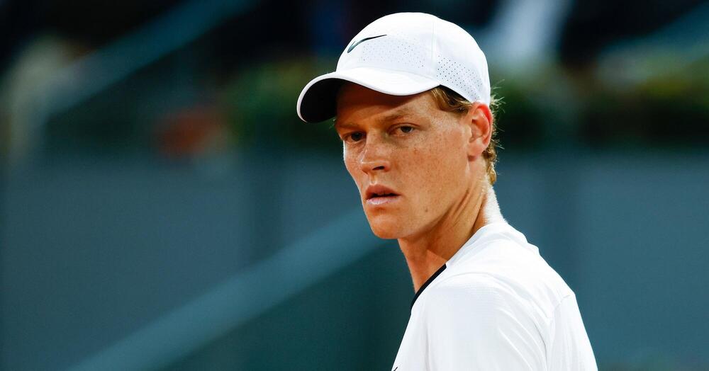 Dopo Alcaraz anche Jannik Sinner va alla Juve: terapie al J Medical (come Berrettini) dopo l&#039;infortunio all&#039;anca per provare ad arrivare al Roland Garros. Basteranno?