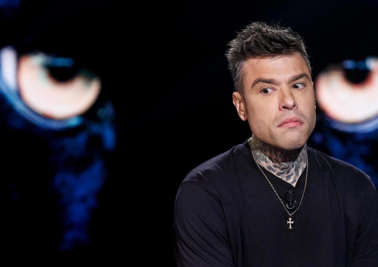 Ok, ma cosa c&rsquo;entra Fedez con il pestaggio di Cristiano Iovino? La discoteca, gli apprezzamenti su una ragazza e gli ultr&agrave; del Milan. Ecco perch&eacute; la Procura ha aperto un fascicolo...