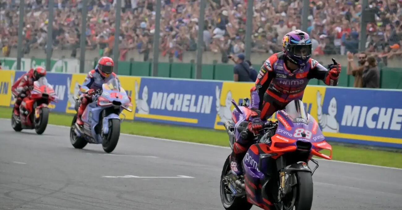 Martin spacca (cupolino e convinzioni) a Le Mans davanti a Marquez che beffa Bagnaia. Bastianini completa il poker Ducati