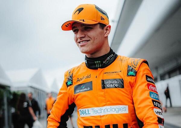 Lando Norris, ma che combini con la Lamborghini? Il pit-stop lo fanno i passanti, altro che box McLaren in Formula 1 [VIDEO]