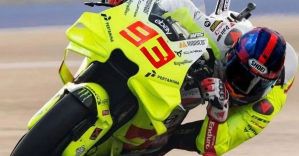 Marc Marquez pagato da Valentino Rossi: la goliardata social che Carlo Pernat non s&#039;&egrave; fatto scappare