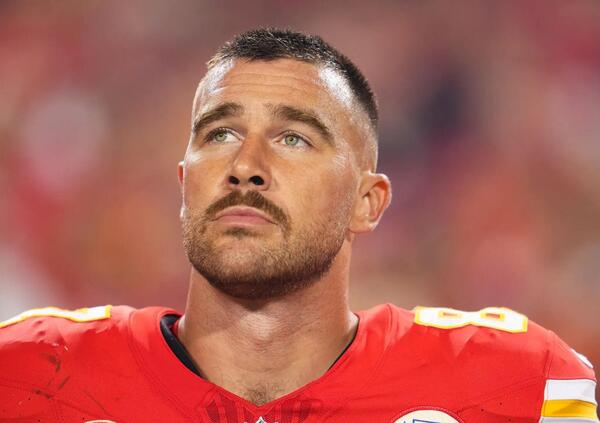 Dall&#039;anno d&#039;oro al rinnovo con i Chiefs: chi &egrave; Travis Kelce, l&rsquo;atleta &ldquo;oltre&rdquo; Taylor Swift 