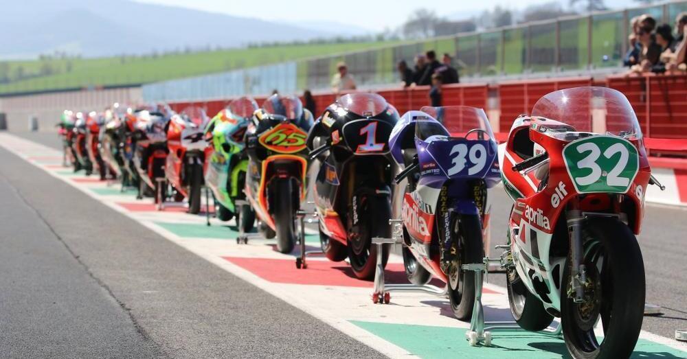 Signori, welcome to racing: l&#039;8 giugno a Misano c&#039;&egrave; l&#039;Aprilia All Stars e siete tutti invitati (gratis) tra capolavori 2T e campioni del mondo