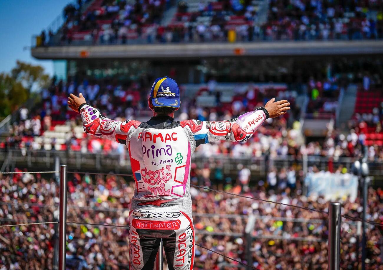 Jorge Mart&iacute;n butta benzina sulla tranquilla domenica del Montmel&oacute;: &quot;Pecco aiutato dal team factory? Non so, non ci sono mai stato, per&ograve;...&quot;