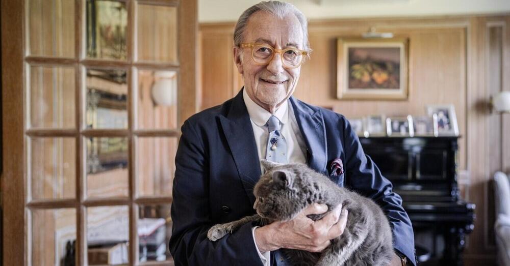 Mangiare insetti fritti, formiche, farina di grilli e locuste? Ecco cosa ne pensa Vittorio Feltri: &ldquo;Persino il mio gatto Ciccio, che &egrave; un buongustaio...&rdquo;. E sugli ambientalisti e la cucina italiana...